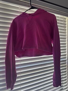 lululemon athletica Cropped Fuchsia Hooded Sweatshirt